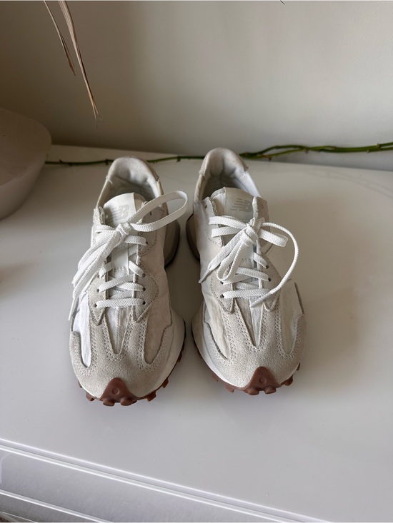 New Balance Shoes - New Balance 327 Women’s Sneaker in Reflection/White size 6.5